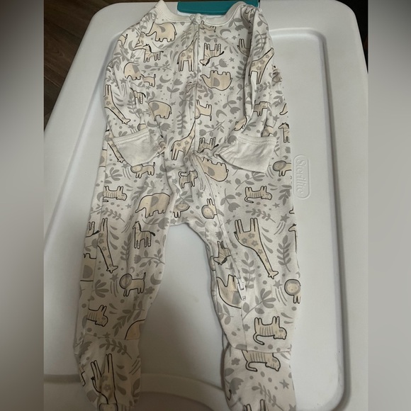 Old Navy Sleepers - Picture 2 of 4